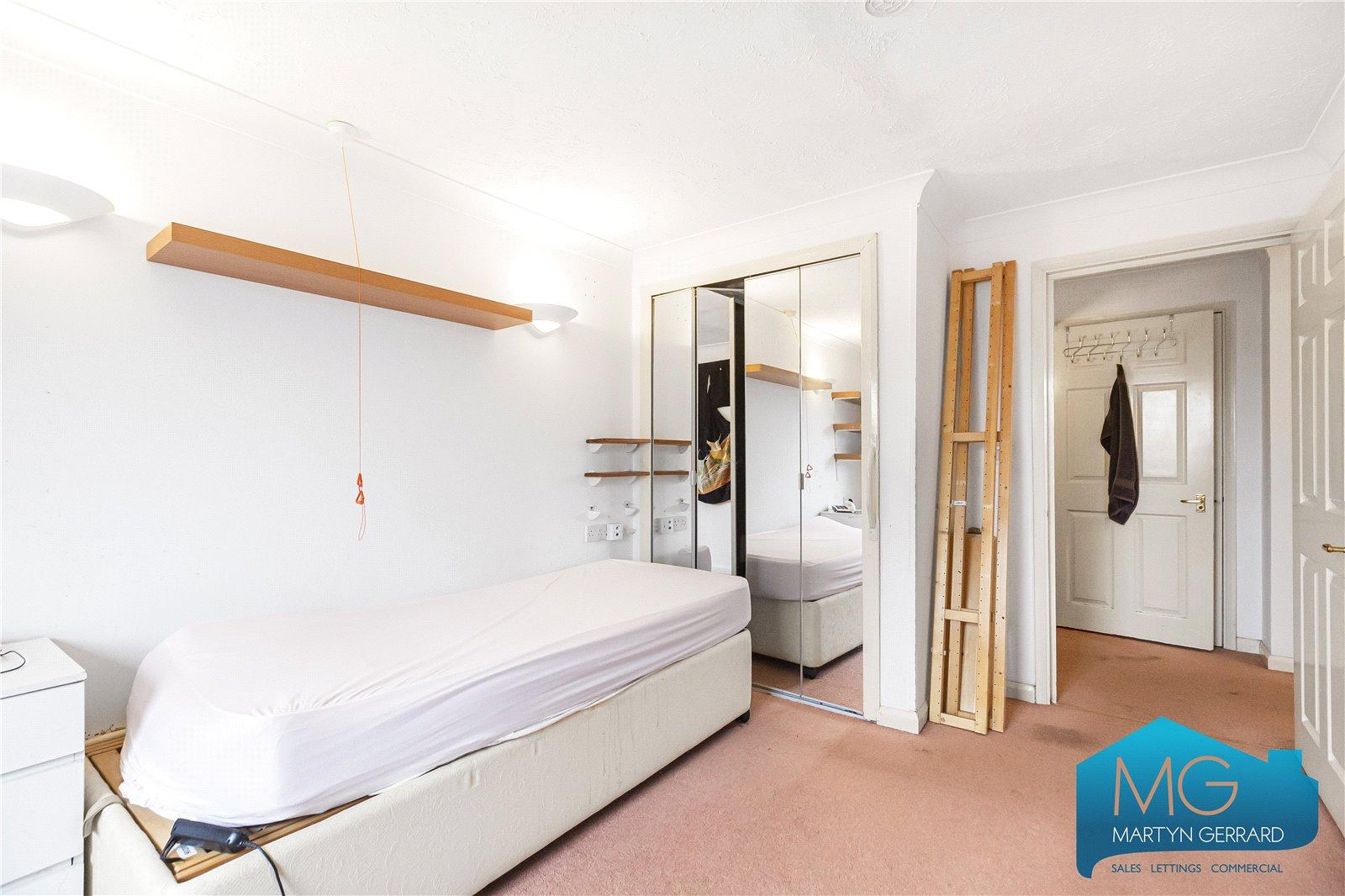 2 bedroom Apartment to rent - Martyn Gerrard