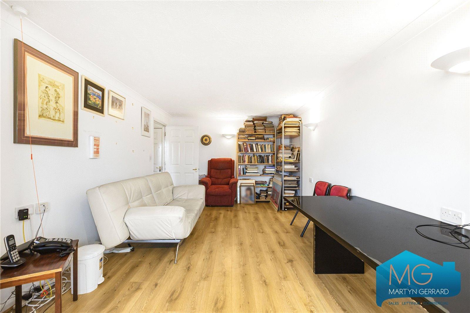 2 bedroom Apartment to rent - Martyn Gerrard