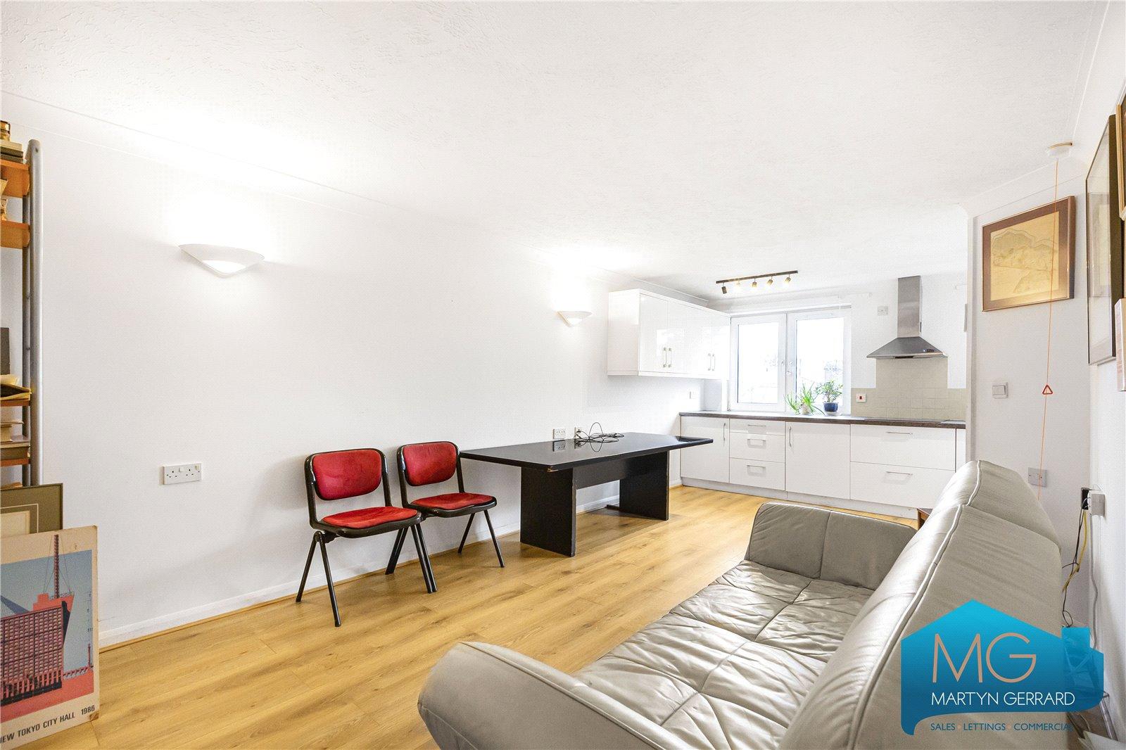 2 bedroom Apartment to rent - Martyn Gerrard