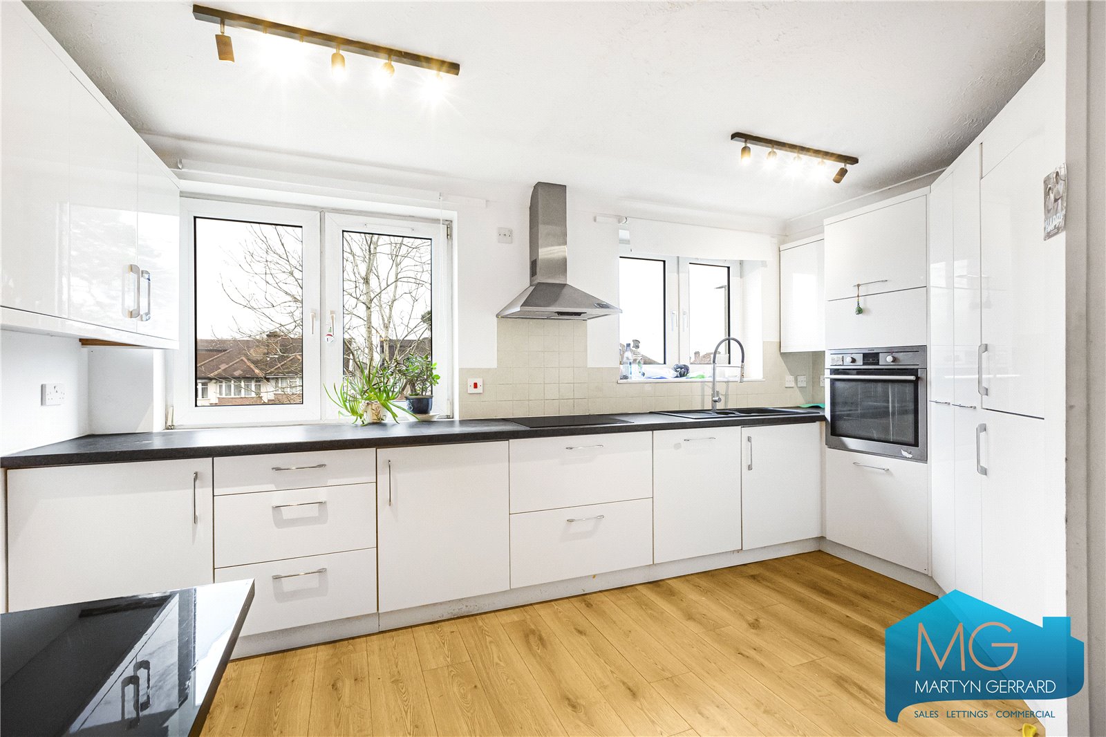 2 bedroom Apartment to rent - Martyn Gerrard