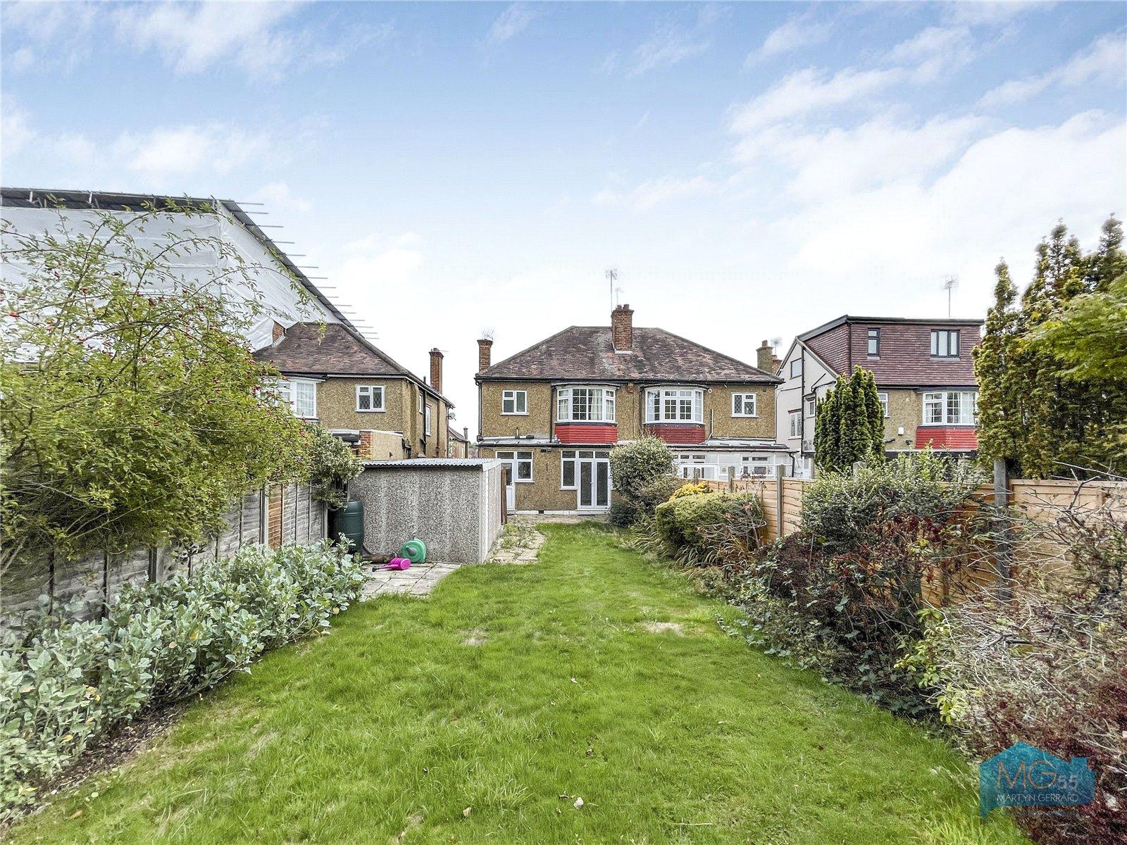 3 bedroom Semi-Detached House to rent - Martyn Gerrard