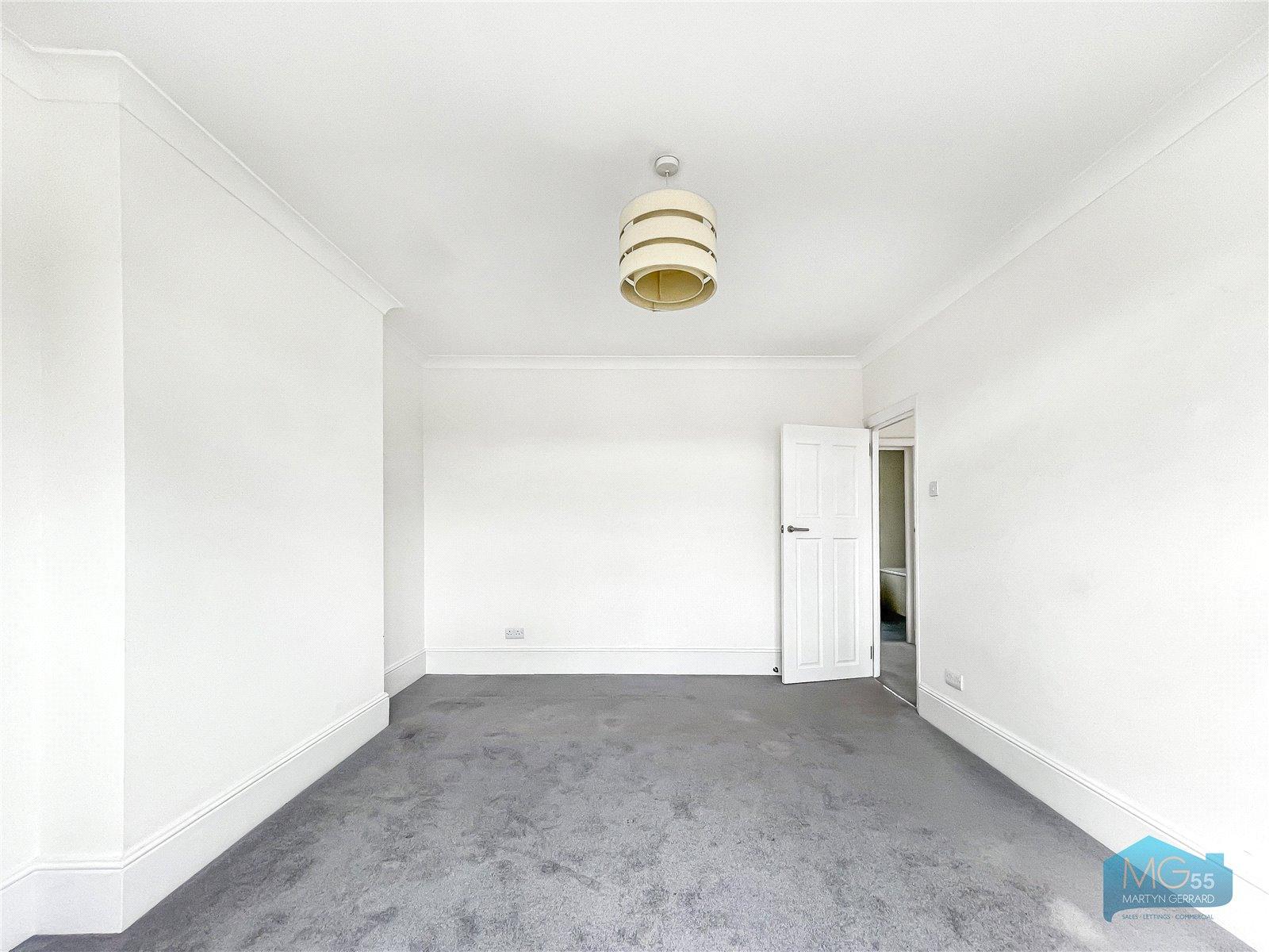 3 bedroom Semi-Detached House to rent - Martyn Gerrard