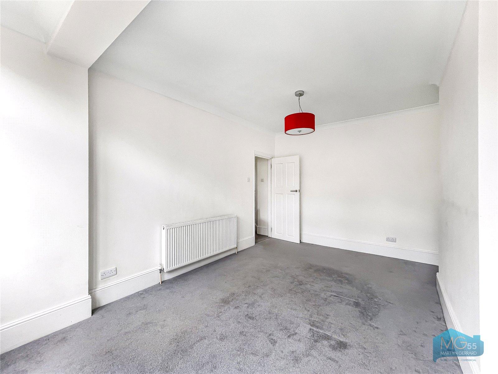 3 bedroom Semi-Detached House to rent - Martyn Gerrard