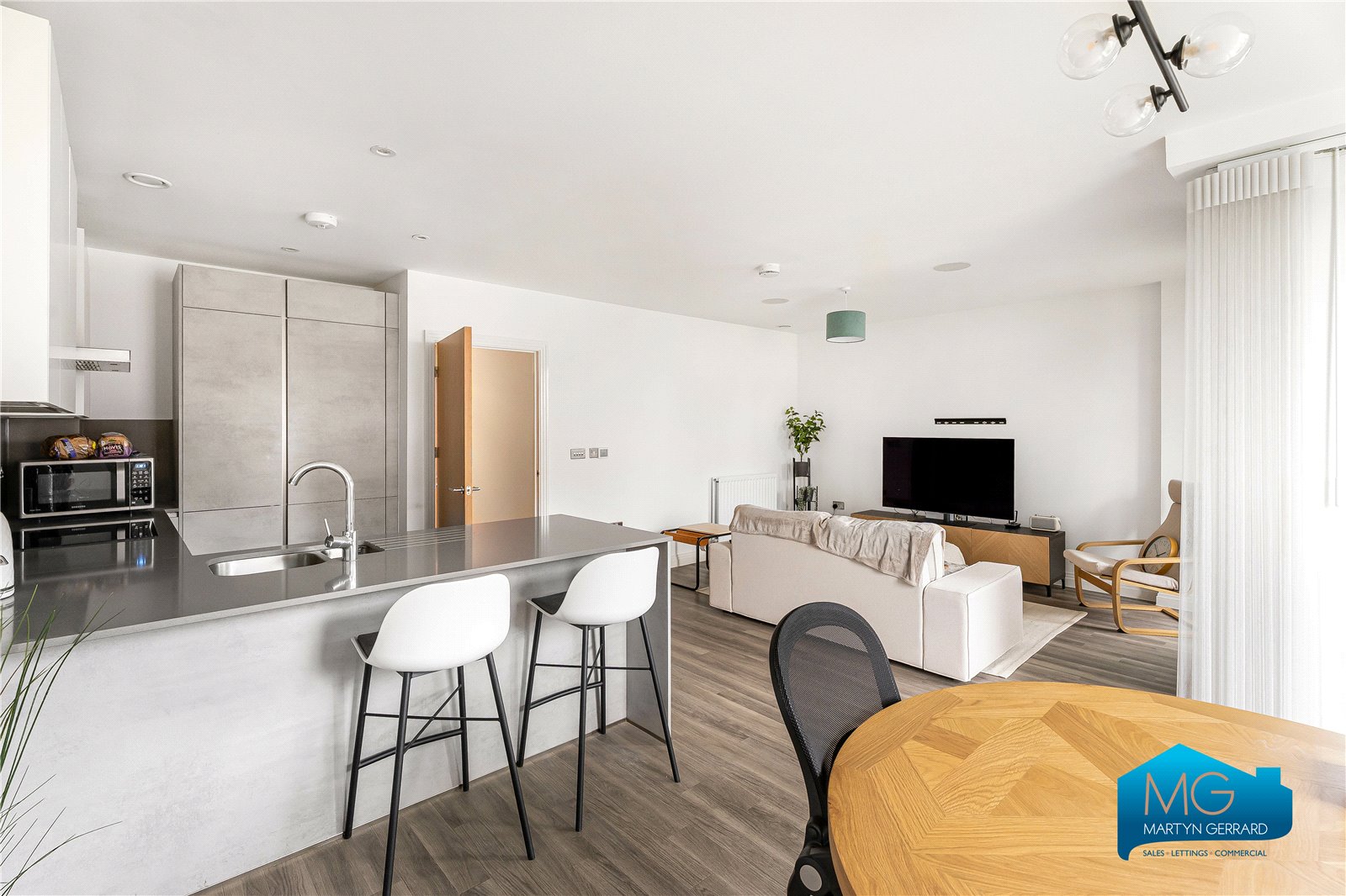 Quayle Crescent, Whetstone, London, N20+  - Martyn Gerrard