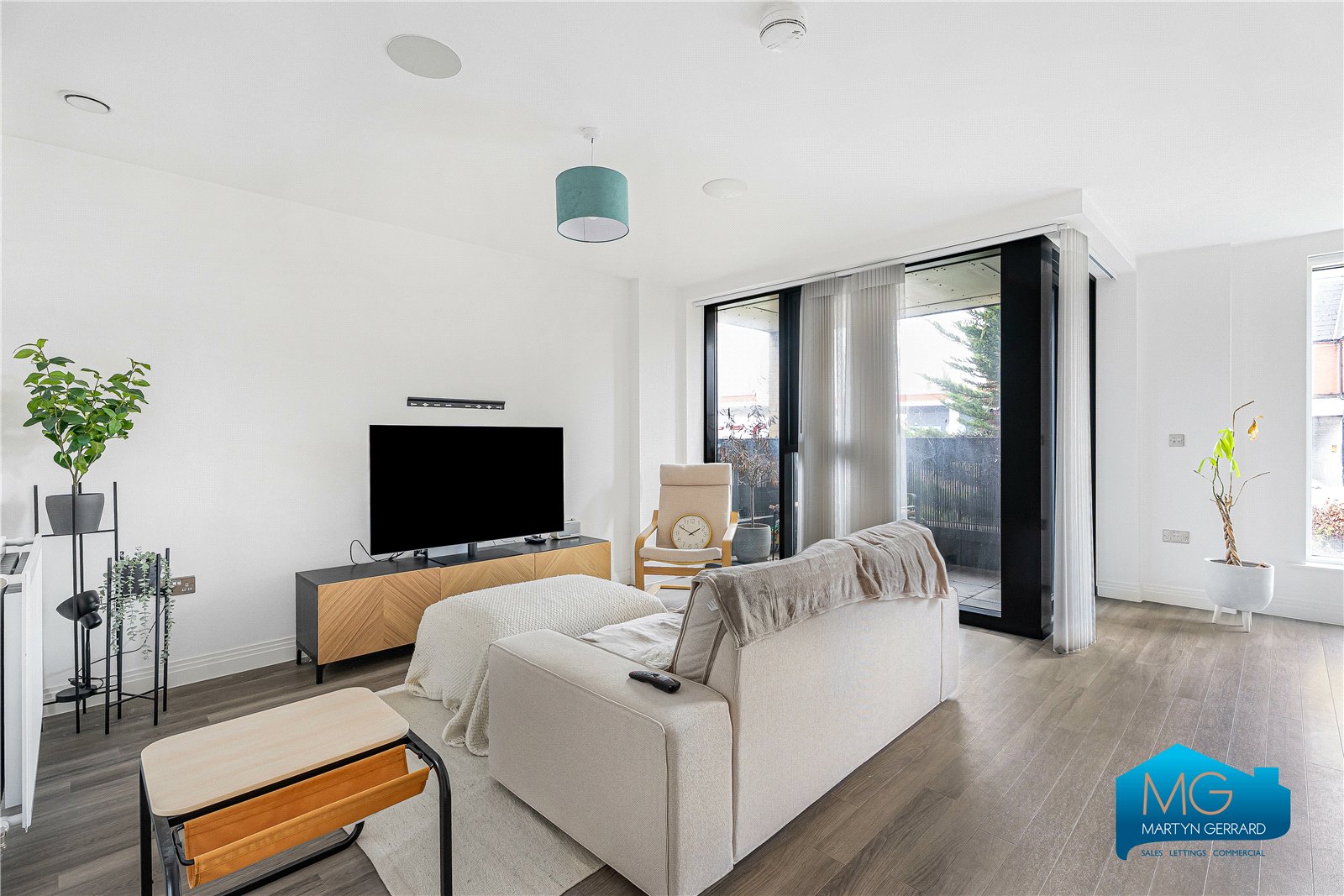 Quayle Crescent, Whetstone, London, N20+  - Martyn Gerrard