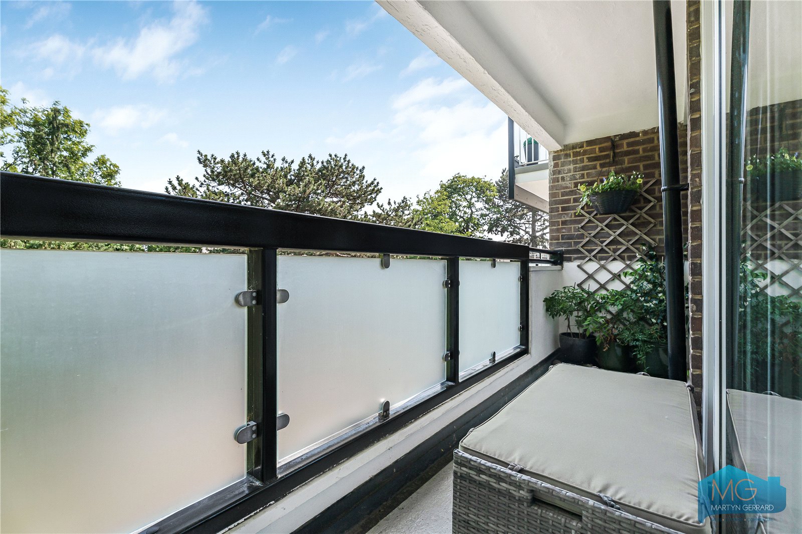 3 bedroom Apartment for sale - Martyn Gerrard