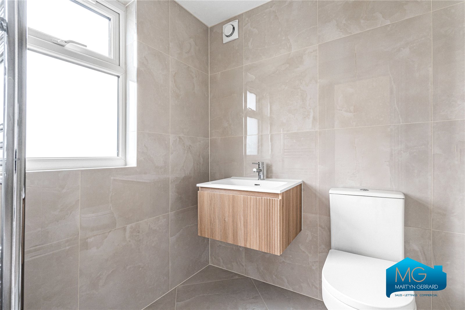 4 bedroom Semi-Detached House to rent - Martyn Gerrard