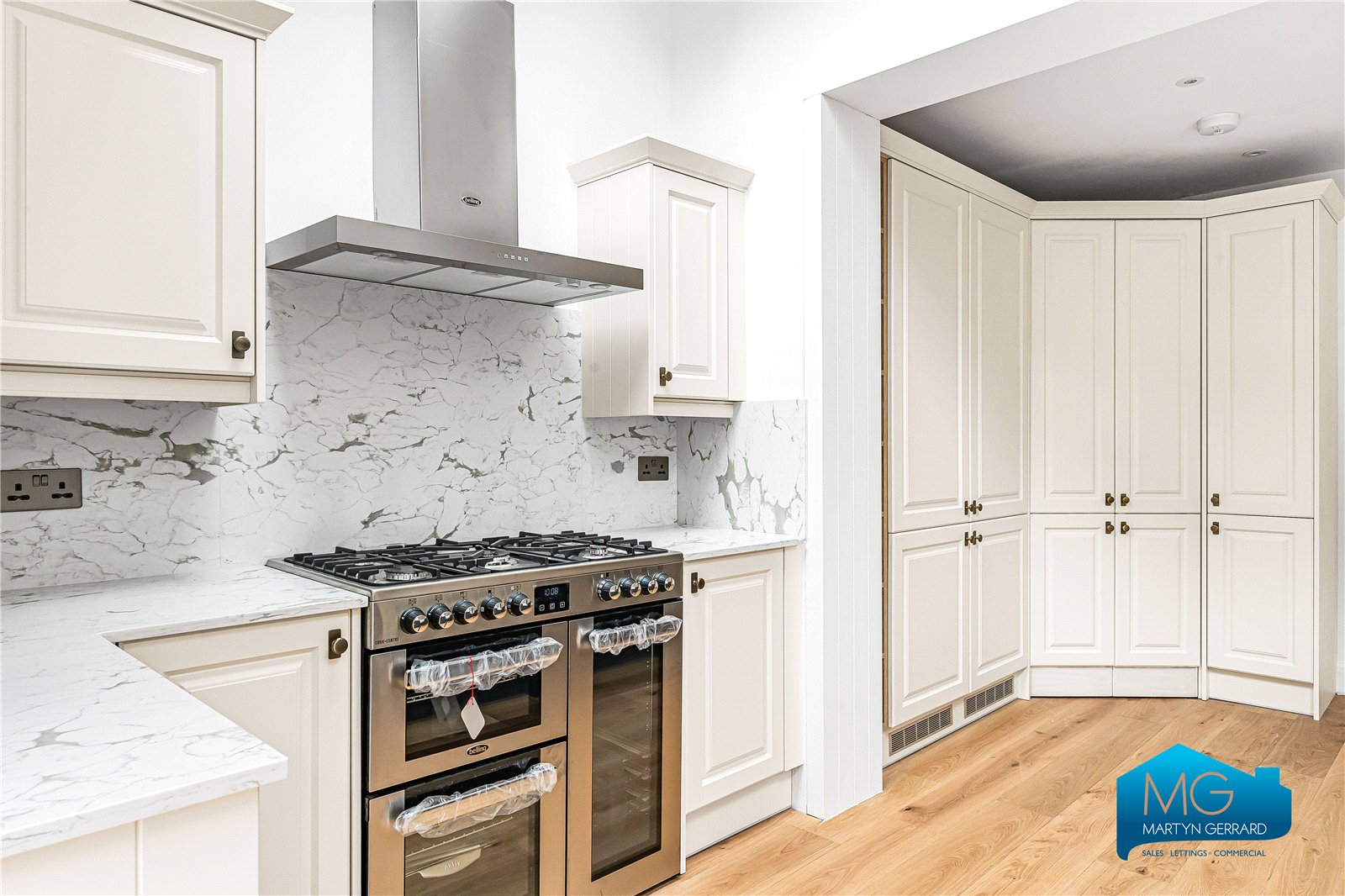 4 bedroom Semi-Detached House to rent - Martyn Gerrard