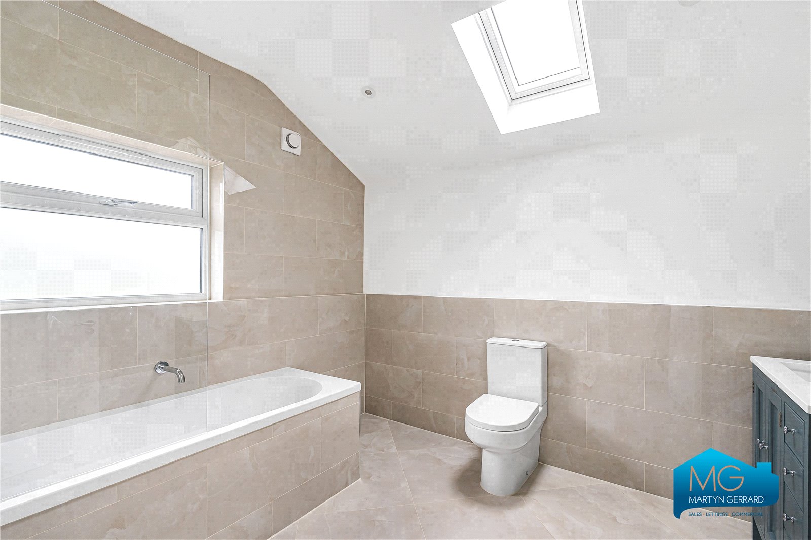 4 bedroom Semi-Detached House to rent - Martyn Gerrard
