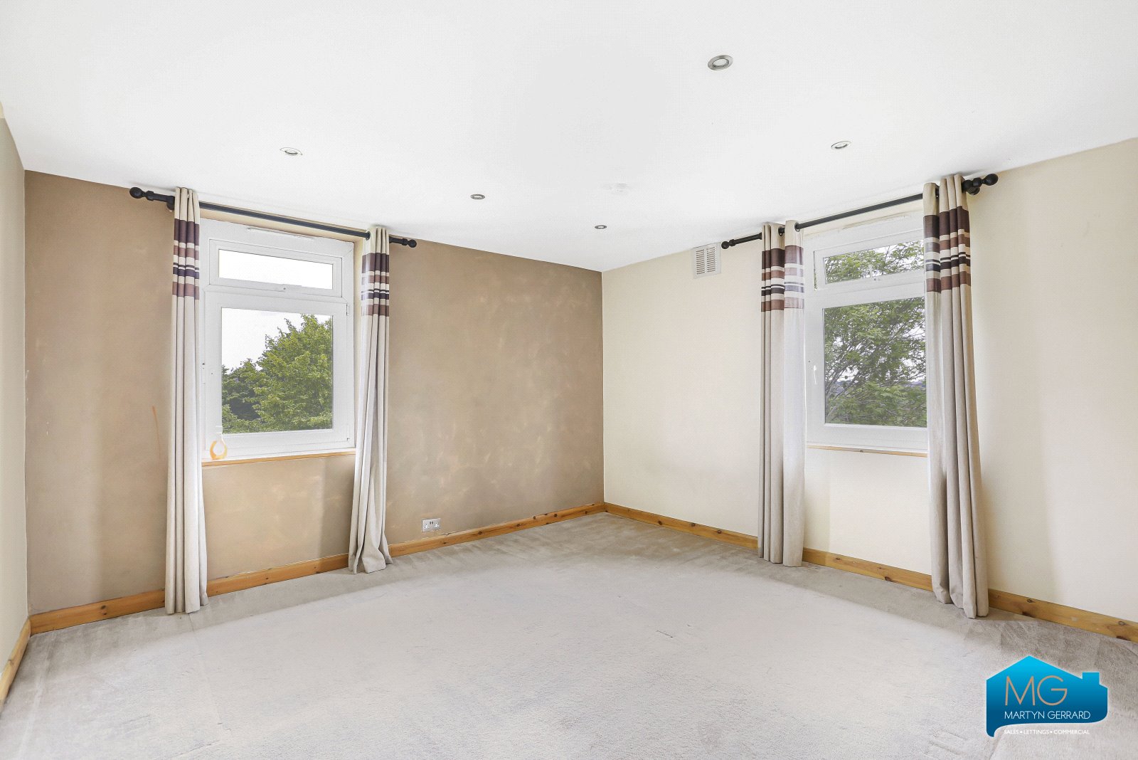 2 bedroom Apartment for sale - Martyn Gerrard