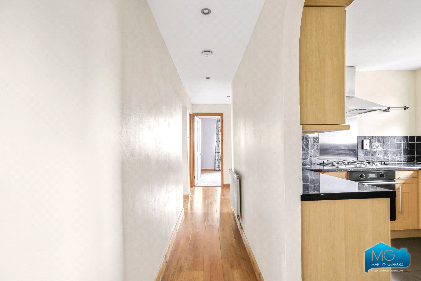 2 bedroom Apartment for sale - Martyn Gerrard