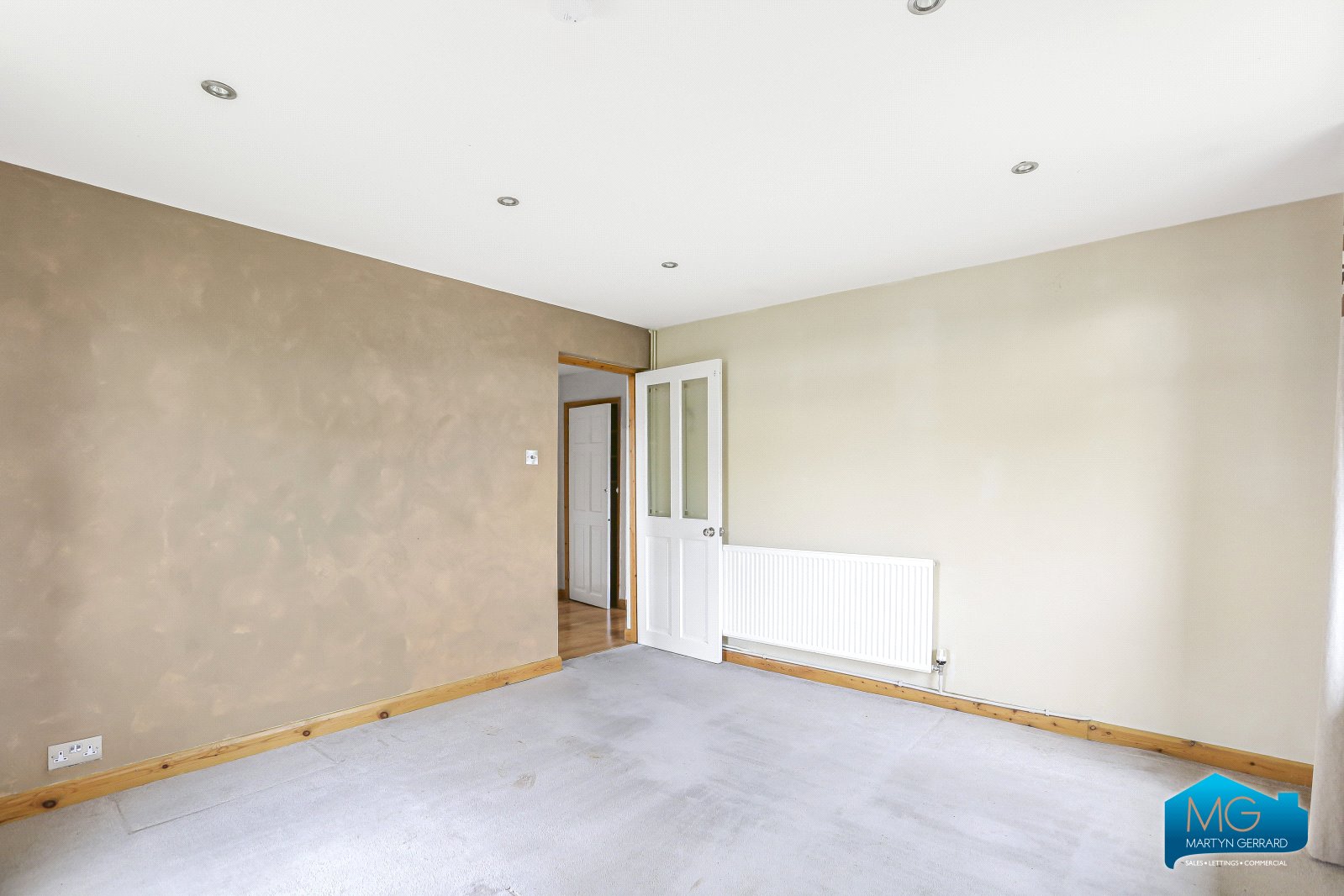 2 bedroom Apartment for sale - Martyn Gerrard