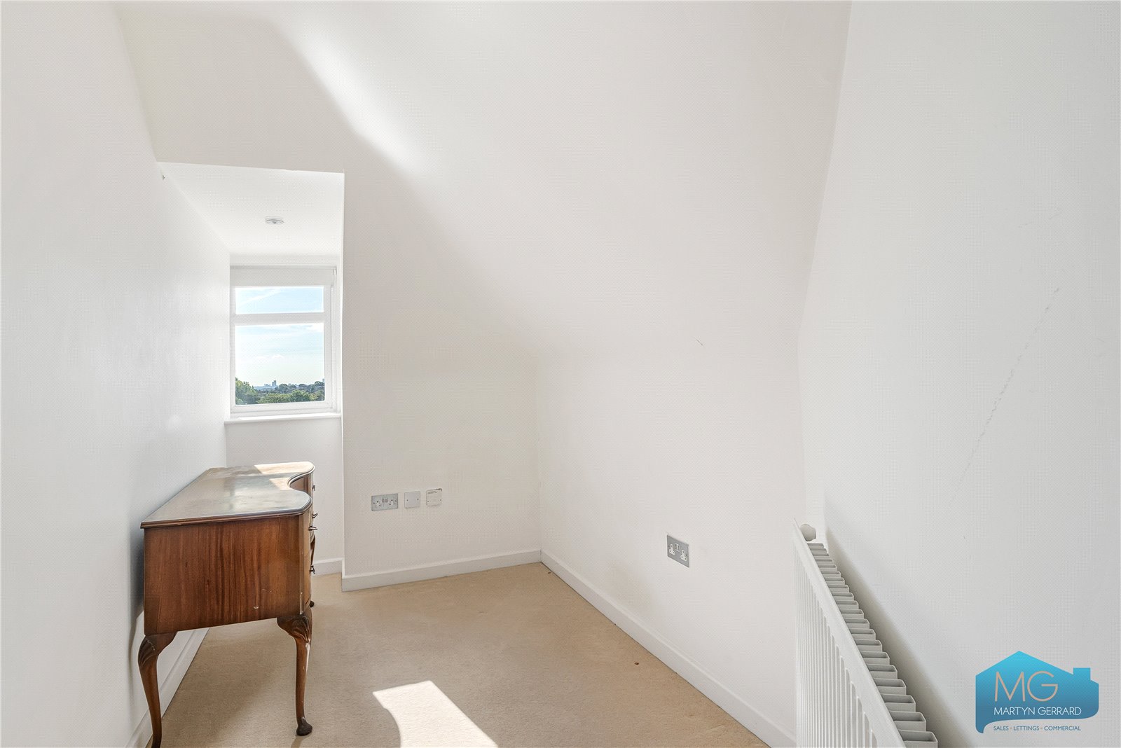 2 bedroom Apartment for sale - Martyn Gerrard