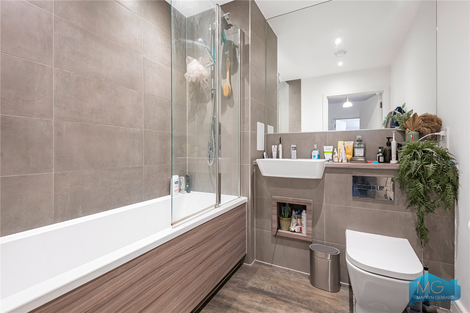 2 bedroom Apartment for sale - Martyn Gerrard
