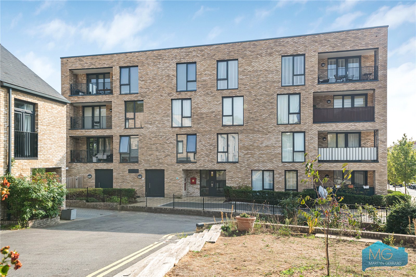 2 bedroom Apartment for sale - Martyn Gerrard