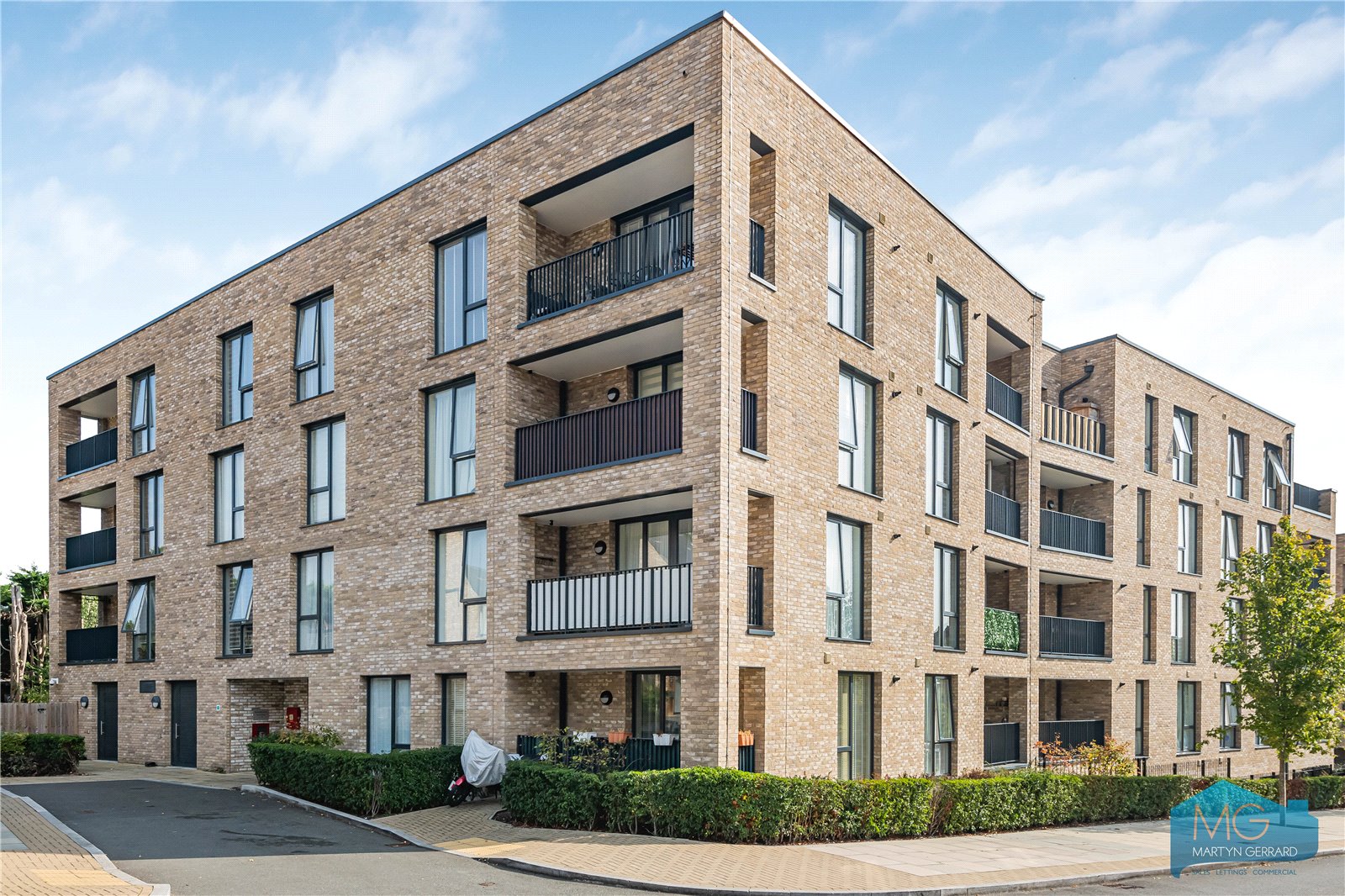 2 bedroom Apartment for sale - Martyn Gerrard