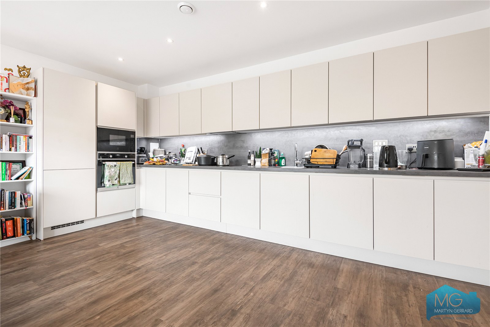 2 bedroom Apartment for sale - Martyn Gerrard