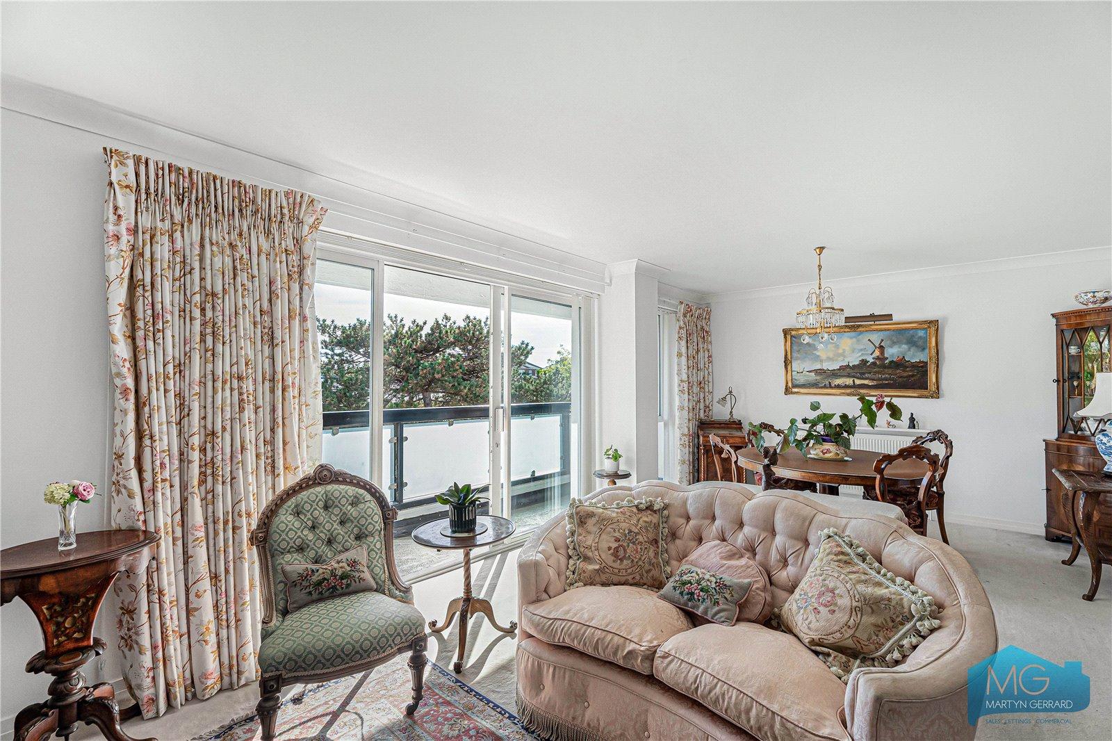 3 bedroom Apartment for sale - Martyn Gerrard