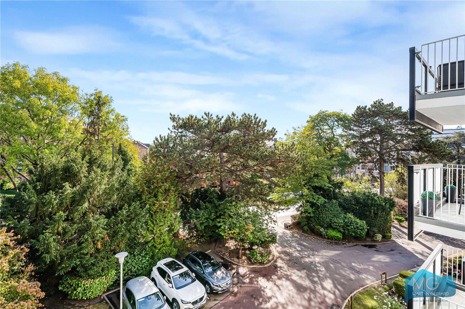 3 bedroom Apartment for sale - Martyn Gerrard