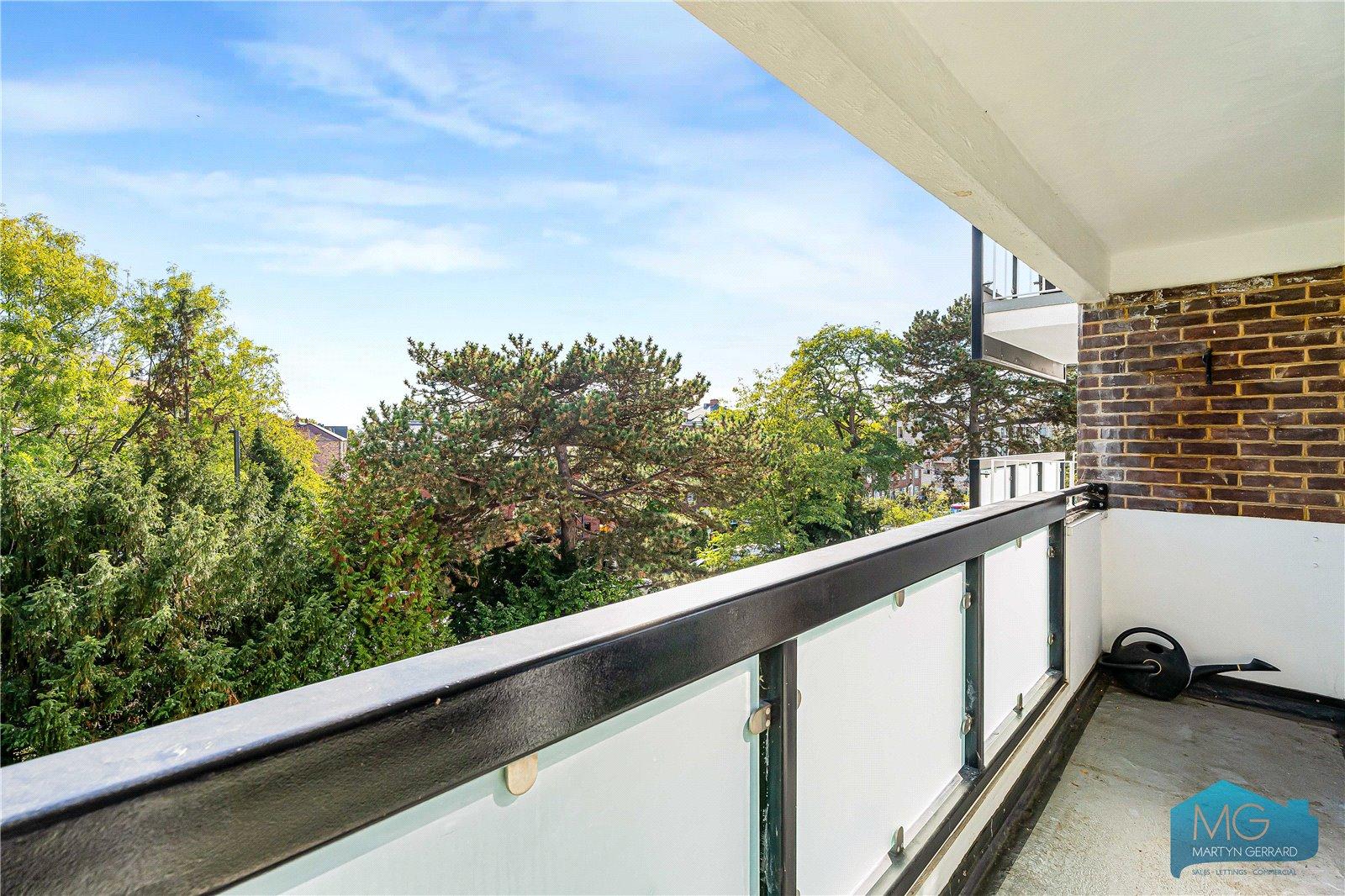 3 bedroom Apartment for sale - Martyn Gerrard