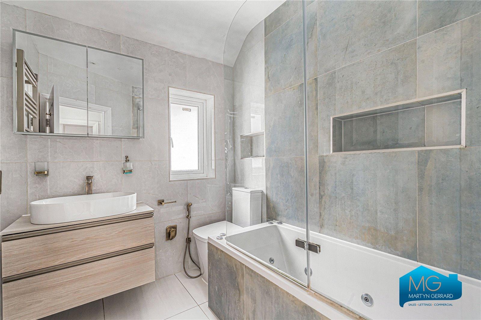 4 bedroom Detached House to rent - Martyn Gerrard