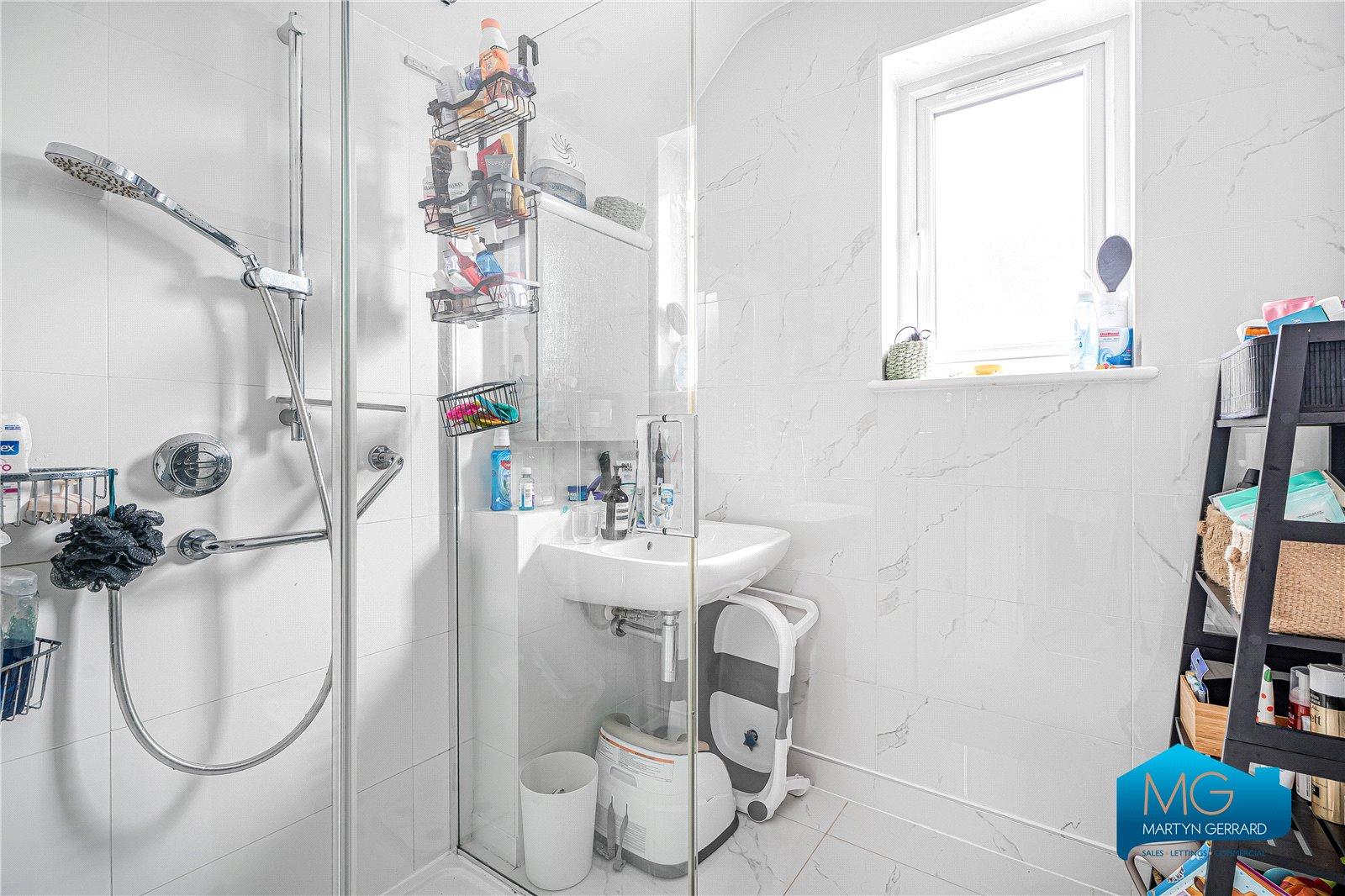 3 bedroom Semi-Detached House to rent - Martyn Gerrard