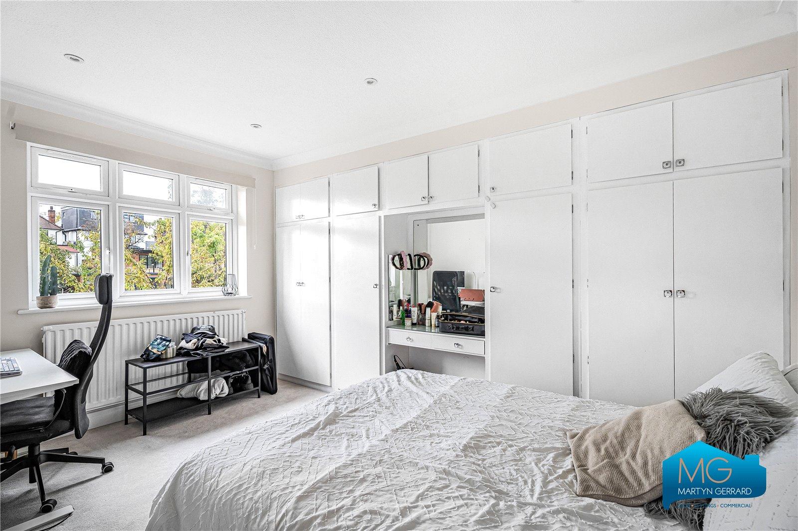 3 bedroom Semi-Detached House to rent - Martyn Gerrard