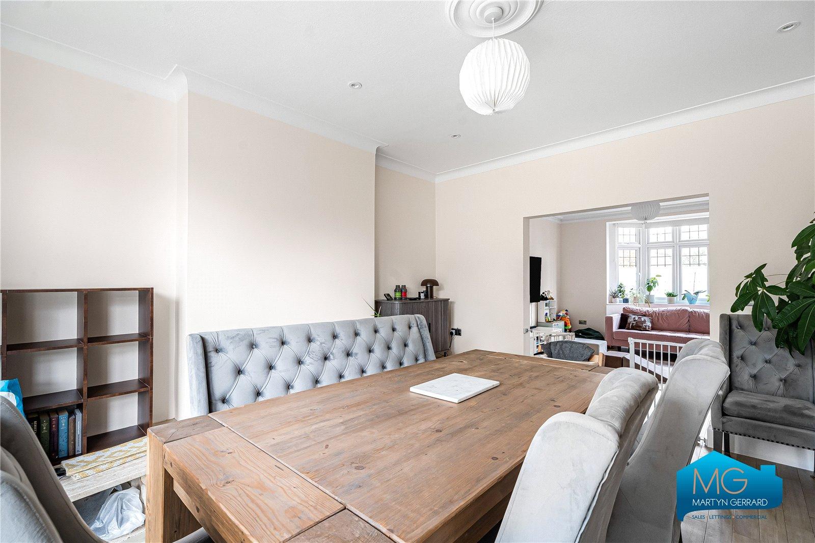3 bedroom Semi-Detached House to rent - Martyn Gerrard