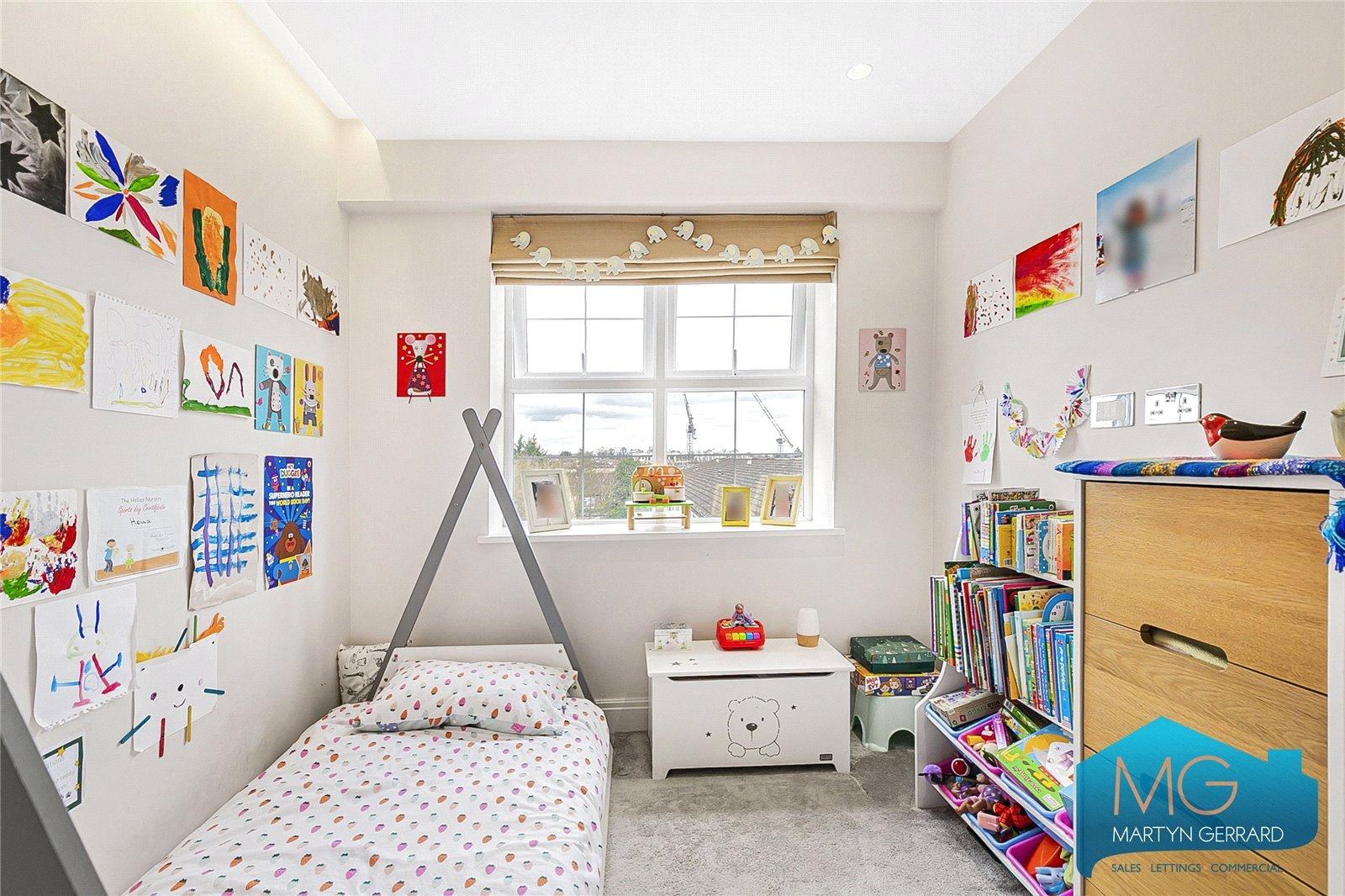 3 bedroom Apartment to rent - Martyn Gerrard