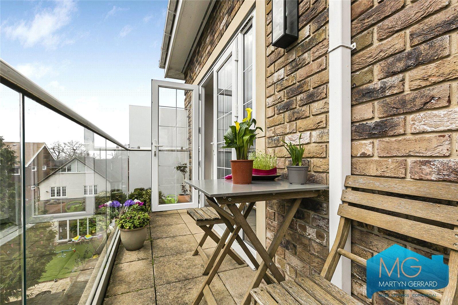 3 bedroom Apartment to rent - Martyn Gerrard