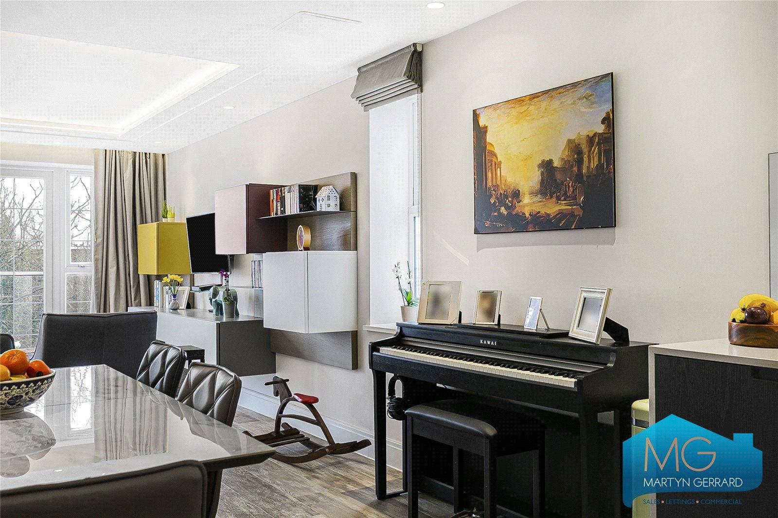 3 bedroom Apartment to rent - Martyn Gerrard