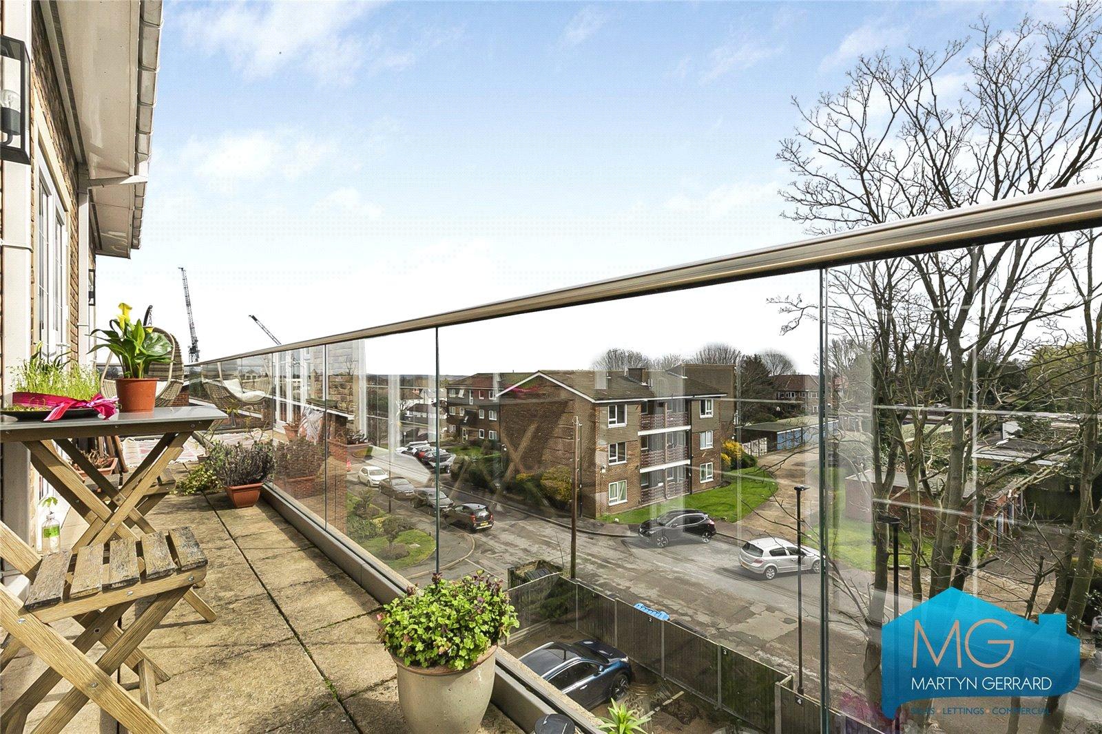3 bedroom Apartment to rent - Martyn Gerrard