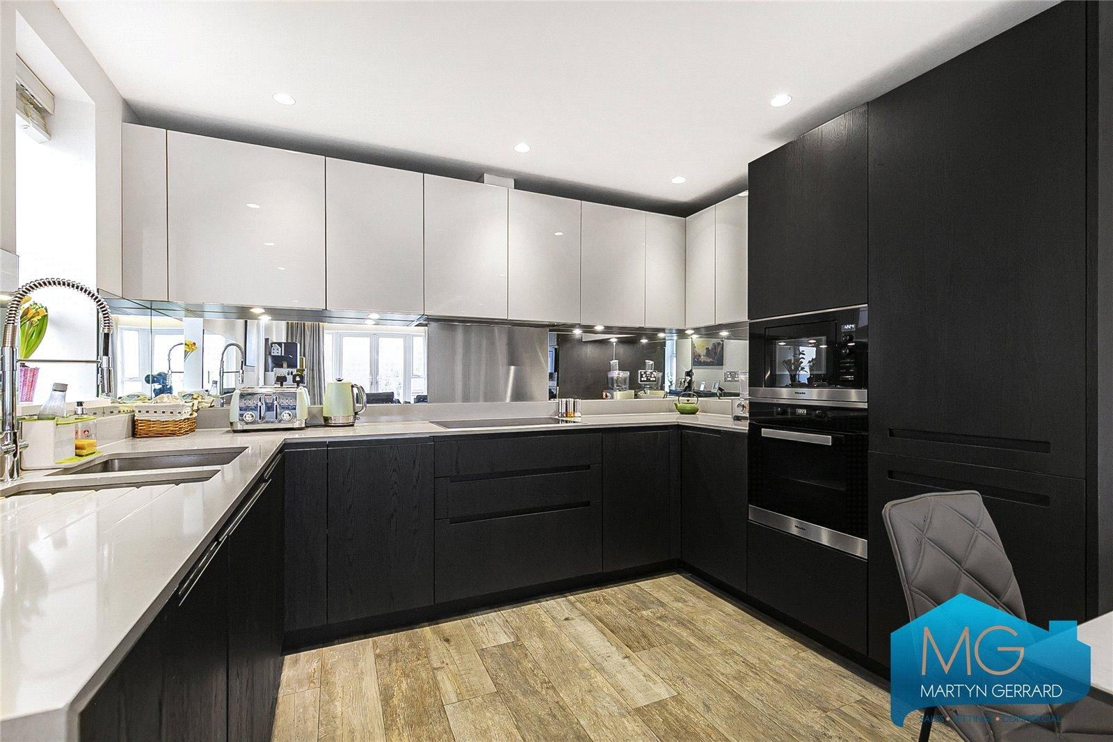3 bedroom Apartment to rent + ' - Martyn Gerrard