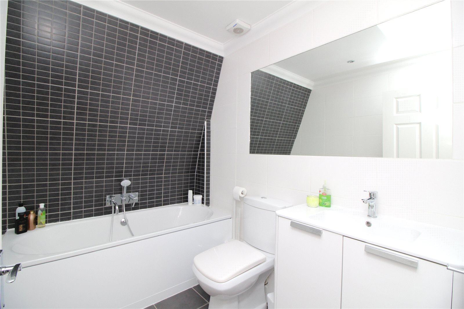 2 bedroom Apartment to rent - Martyn Gerrard