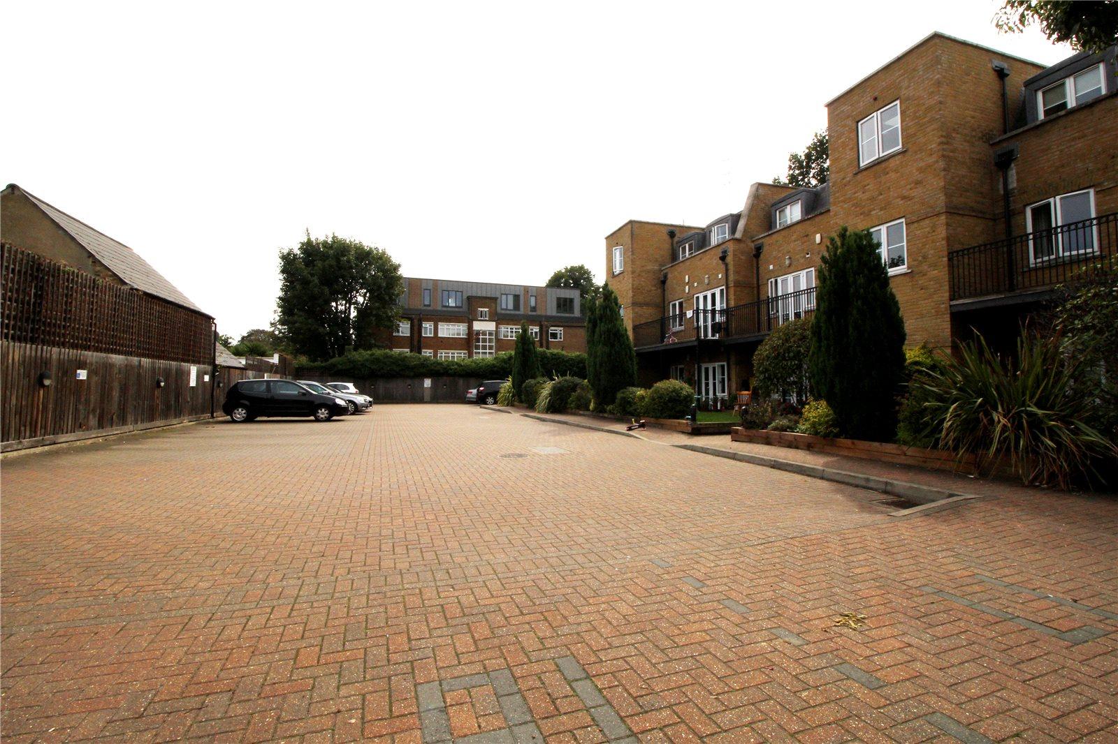 2 bedroom Apartment to rent - Martyn Gerrard