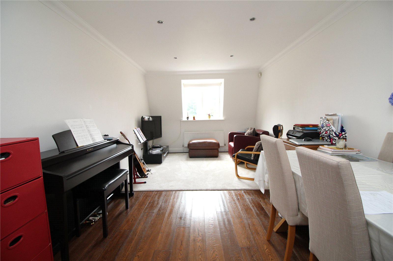 2 bedroom Apartment to rent - Martyn Gerrard