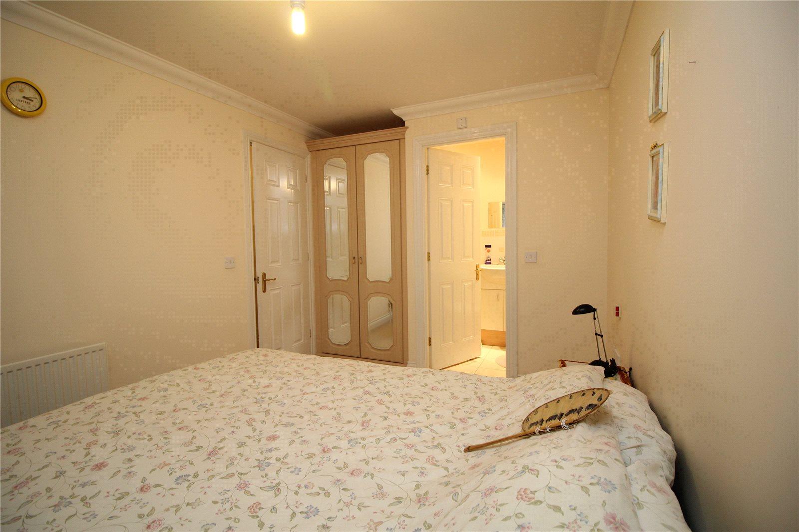 3 bedroom Semi-Detached House to rent - Martyn Gerrard