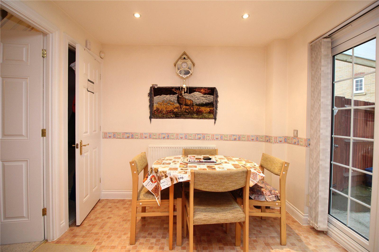 3 bedroom Semi-Detached House to rent - Martyn Gerrard