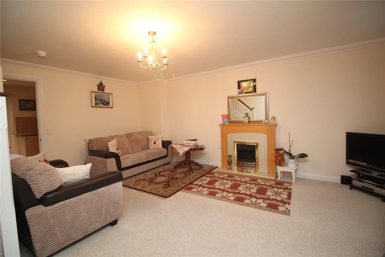 3 bedroom Semi-Detached House to rent - Martyn Gerrard