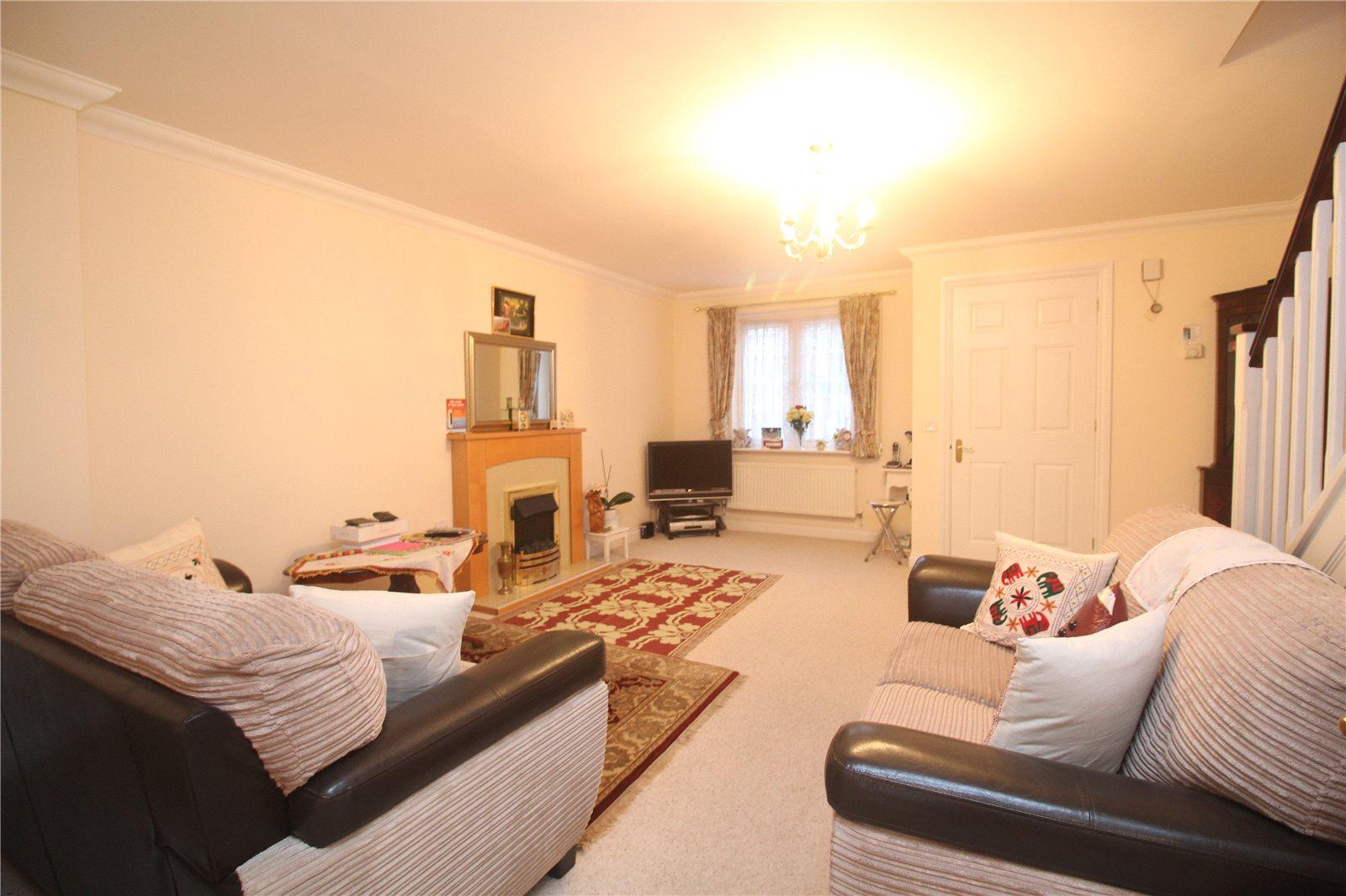 3 bedroom Semi-Detached House to rent + ' - Martyn Gerrard