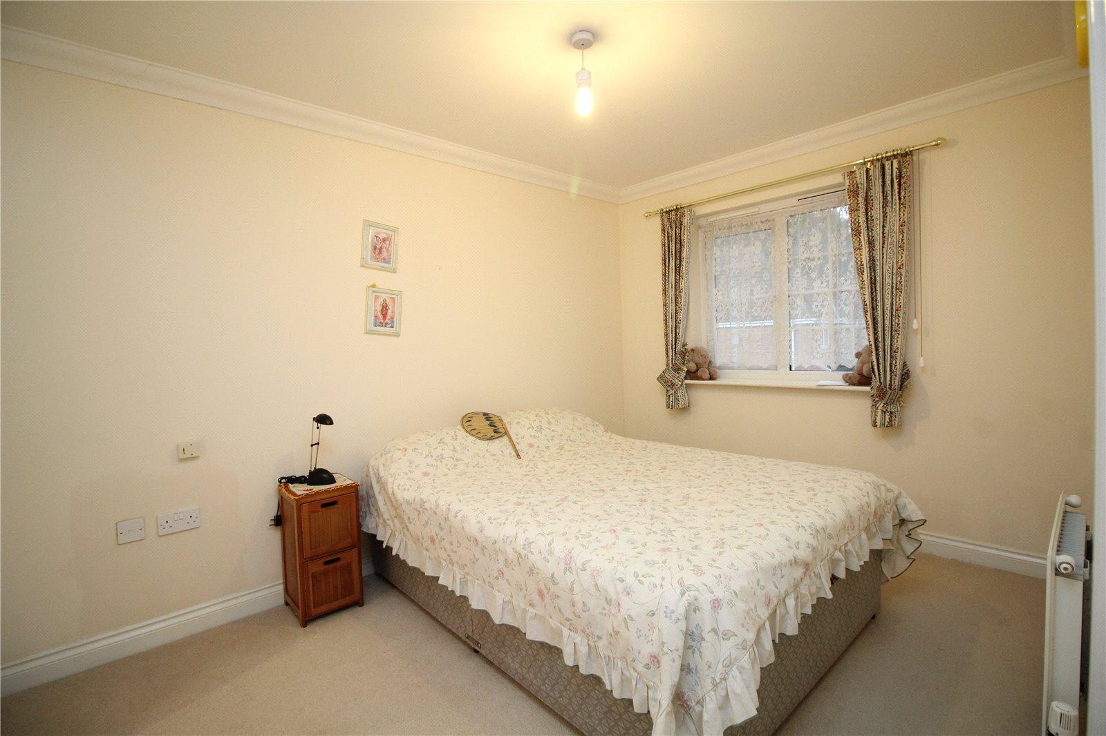 3 bedroom Semi-Detached House to rent - Martyn Gerrard