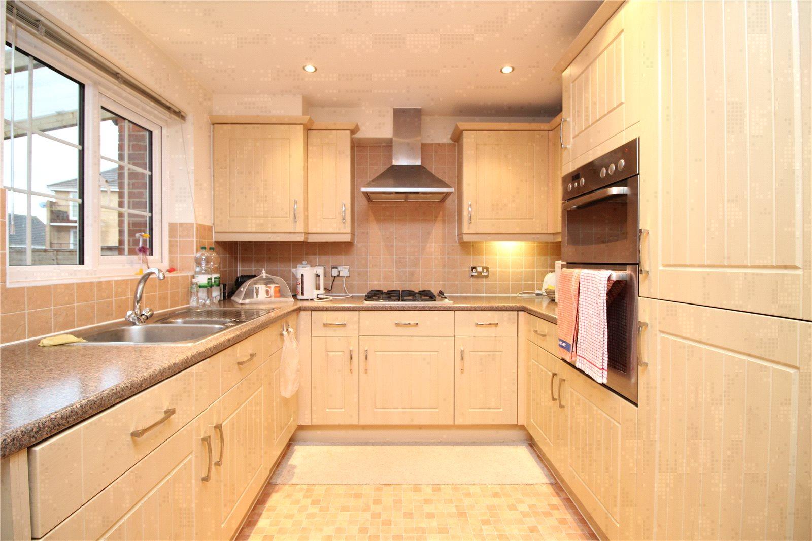 3 bedroom Semi-Detached House to rent + ' - Martyn Gerrard