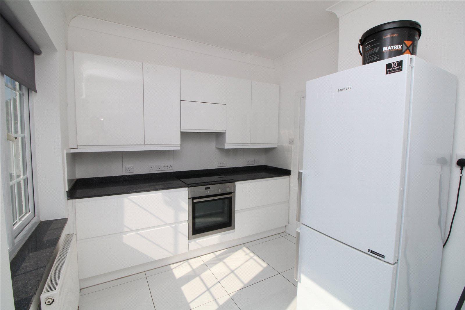 2 bedroom Apartment to rent + ' - Martyn Gerrard
