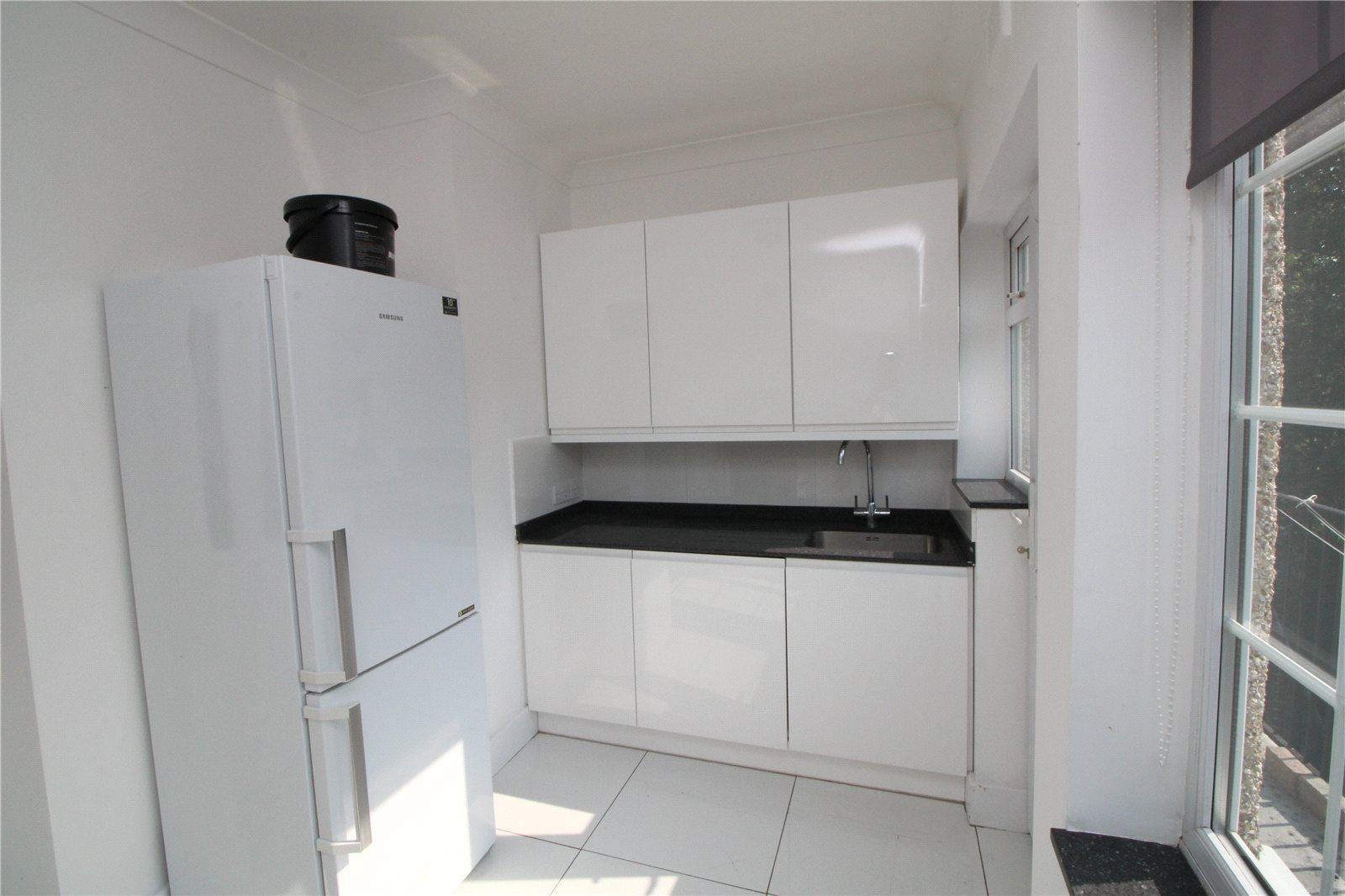 2 bedroom Apartment to rent + ' - Martyn Gerrard