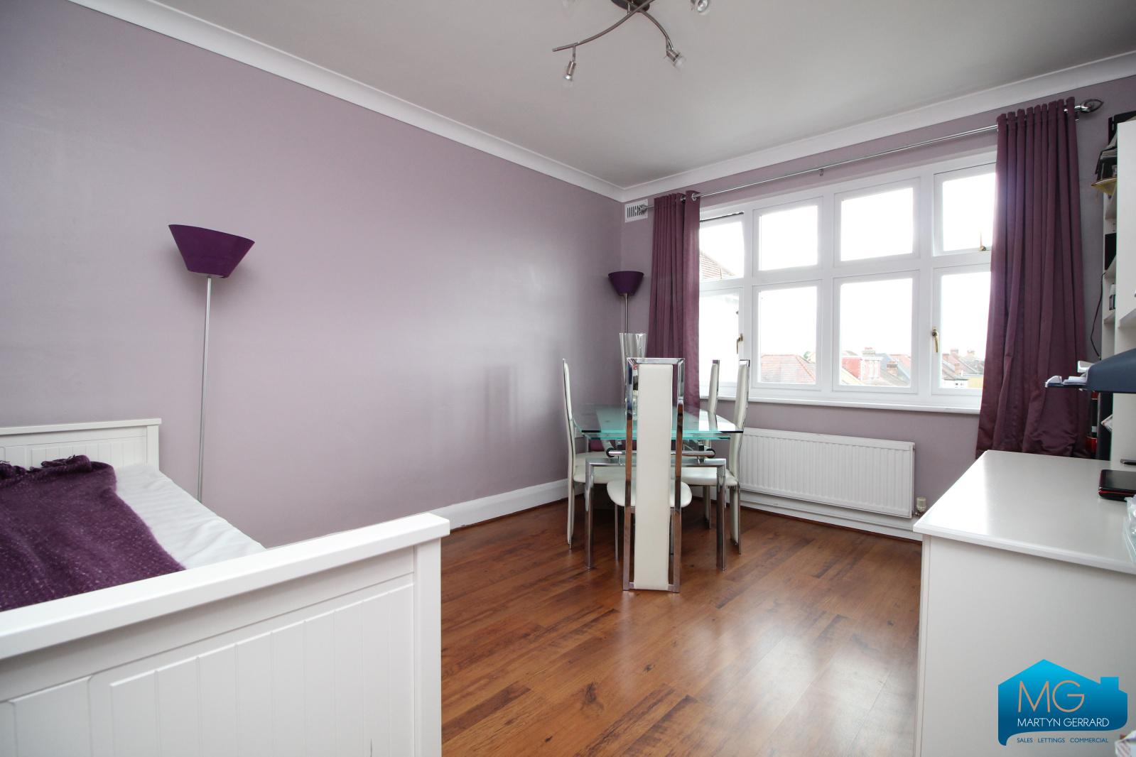 2 bedroom Apartment to rent + ' - Martyn Gerrard