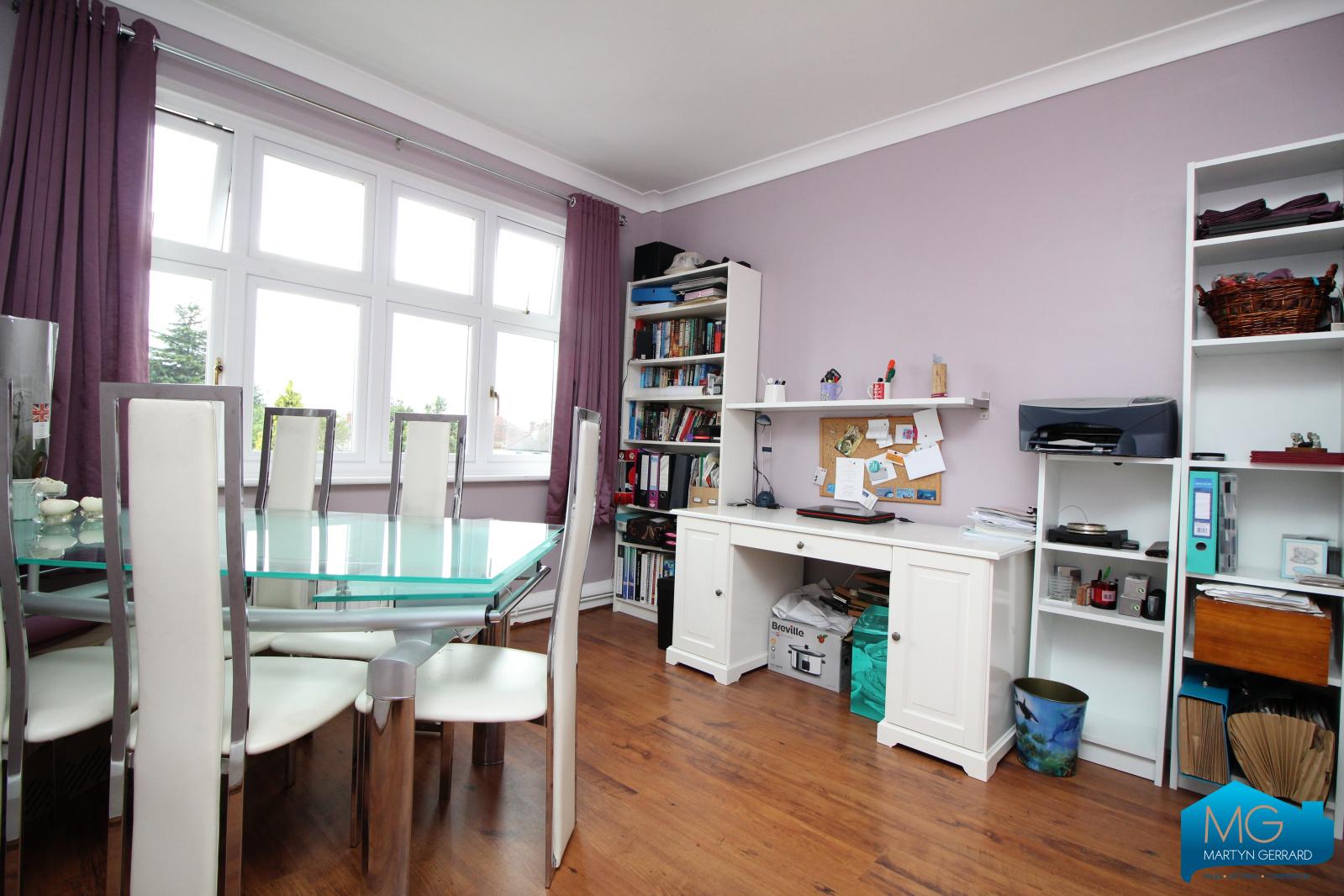2 bedroom Apartment to rent - Martyn Gerrard