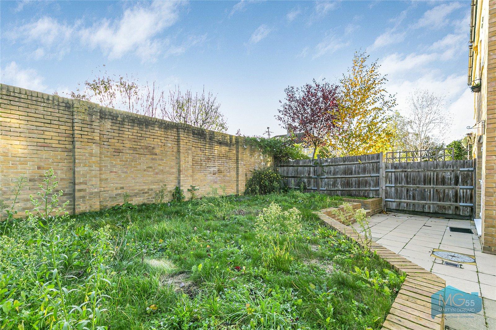 4 bedroom End of Terrace House to rent - Martyn Gerrard