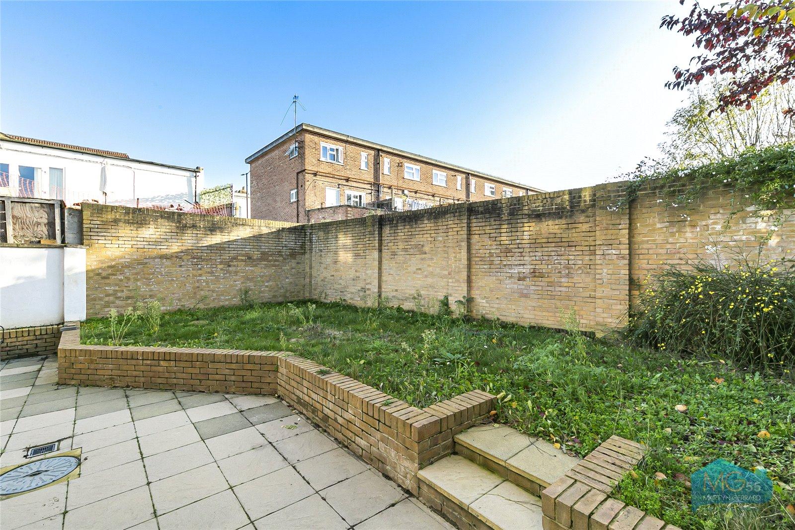 4 bedroom End of Terrace House to rent - Martyn Gerrard