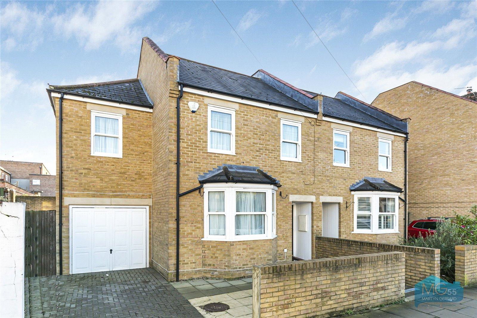 4 bedroom End of Terrace House to rent - Martyn Gerrard