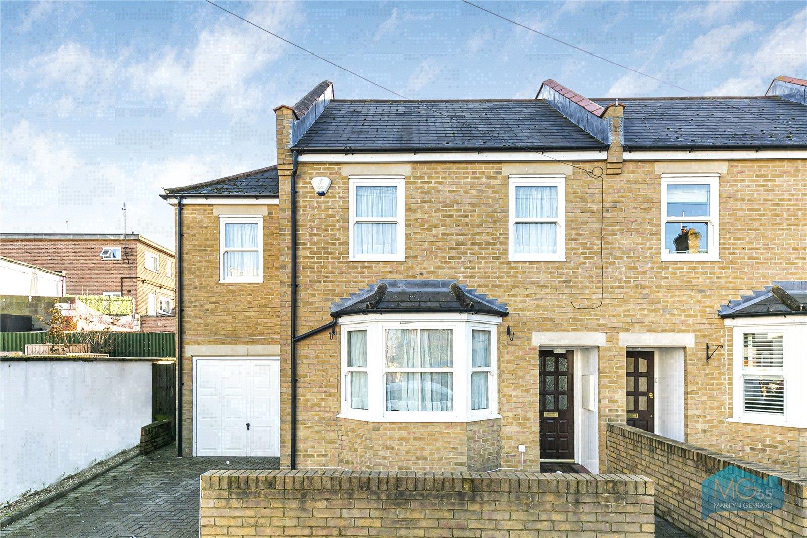 4 bedroom End of Terrace House to rent - Martyn Gerrard